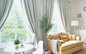 London Oval Apartment